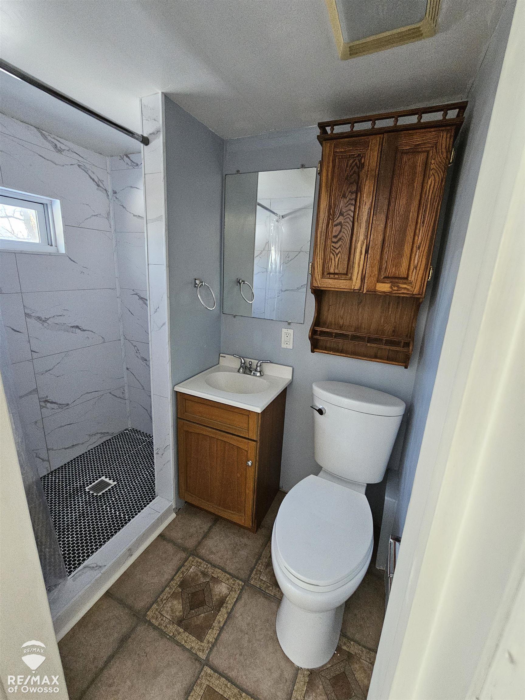1516 North Hickory Road Owosso, MI 48867 - Photo 12 of 26 2nd Bath