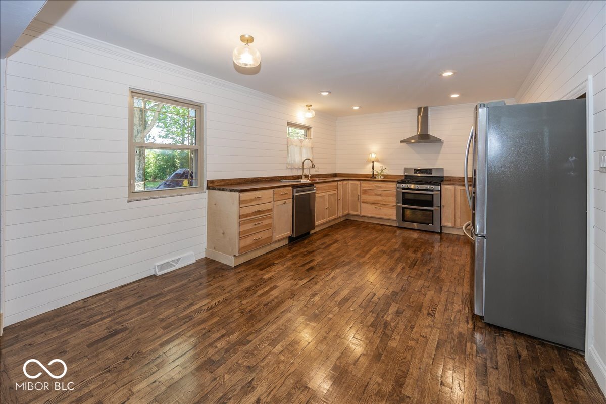 8124 Lieber Road Indianapolis, IN 46260 - Photo 10 of 27 Gallery Image 10