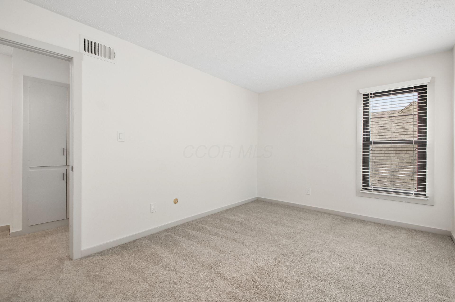408 Edinburgh Road Dublin, OH 43017 - Photo 22 of 38 022_22fd3f_M 408 Edinburgh089