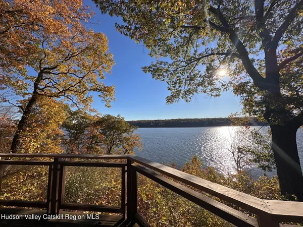 $975,000 | 54 Deak Lane, Saugerties, NY 12490
