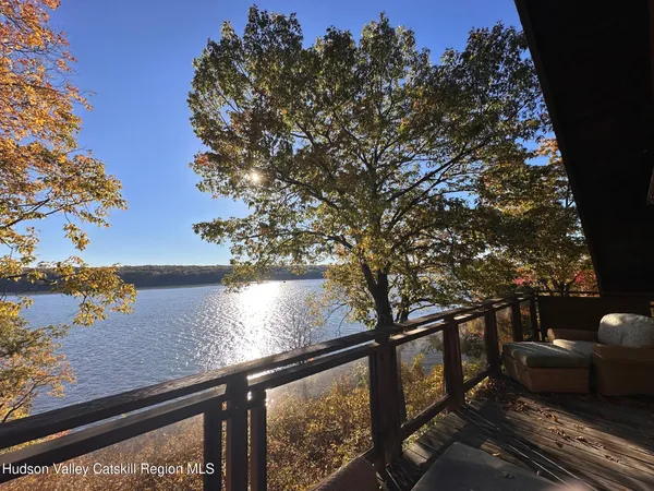 $975,000 | 54 Deak Lane, Saugerties, NY 12490