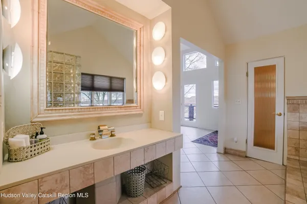 $975,000 | 54 Deak Lane, Saugerties, NY 12490