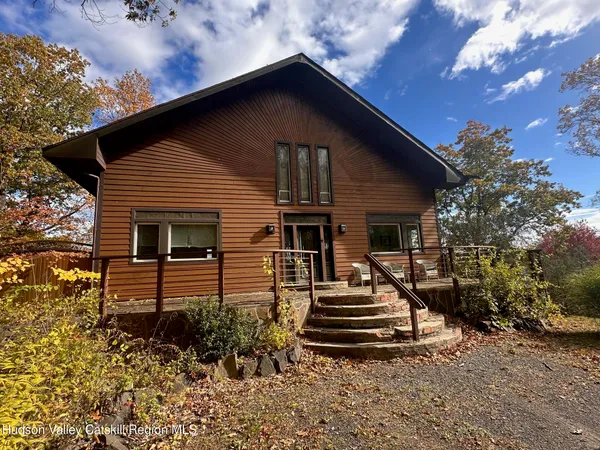 $975,000 | 54 Deak Lane, Saugerties, NY 12490
