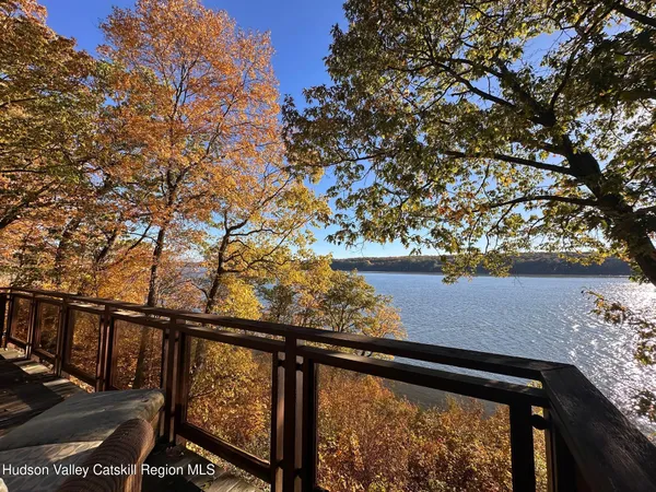 $975,000 | 54 Deak Lane, Saugerties, NY 12490