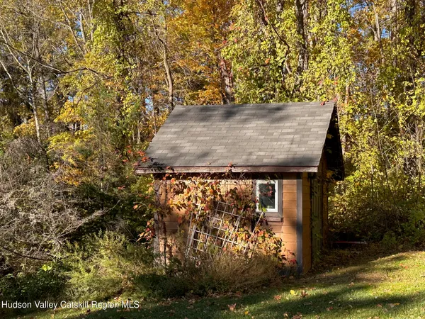 $975,000 | 54 Deak Lane, Saugerties, NY 12490