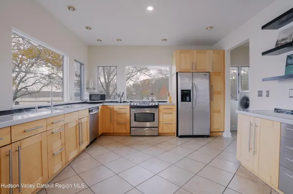 $975,000 | 54 Deak Lane, Saugerties, NY 12490