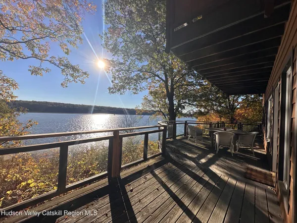 $975,000 | 54 Deak Lane, Saugerties, NY 12490