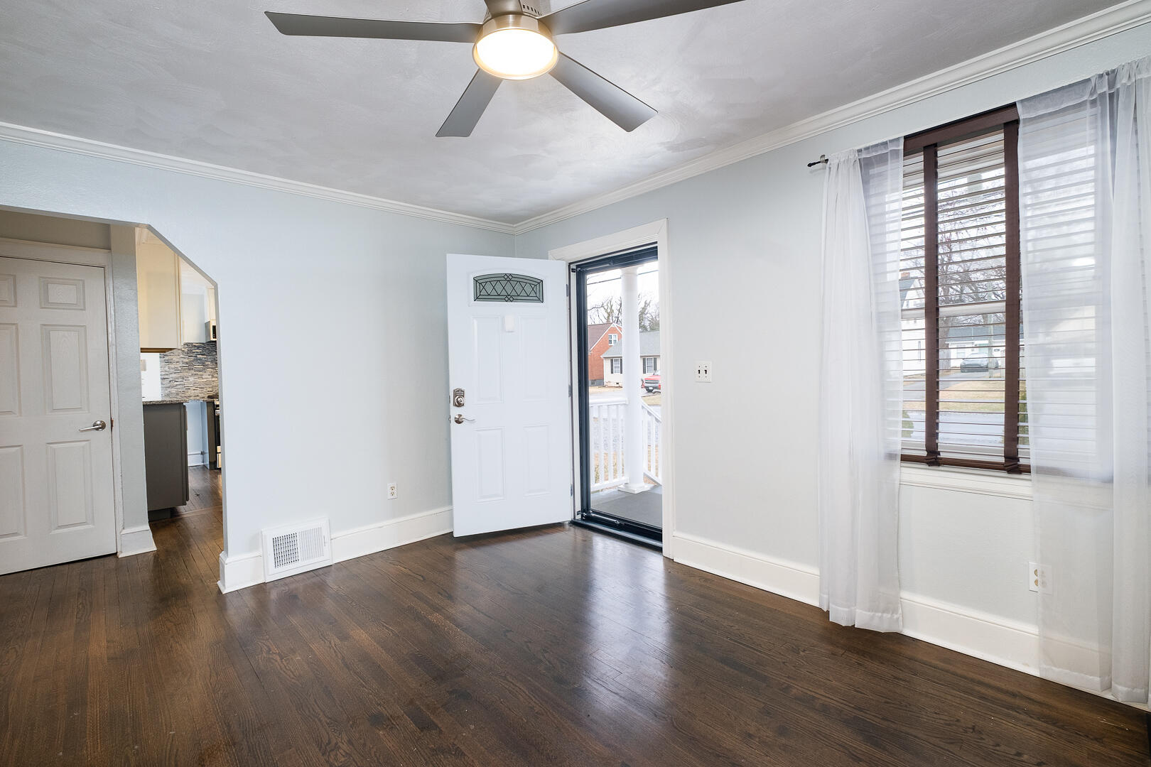 335 Fugate Road Northeast Roanoke, VA 24012 - Photo 6 of 34 335 Fugate Rd NE-6