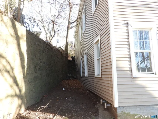 $59,000 | 11 Division Street, Norwich, CT 06360