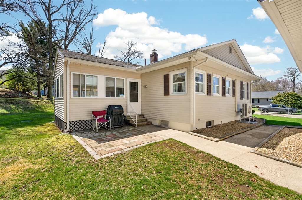 4 Edward Street Webster, MA 01570 - Photo 5 of 42