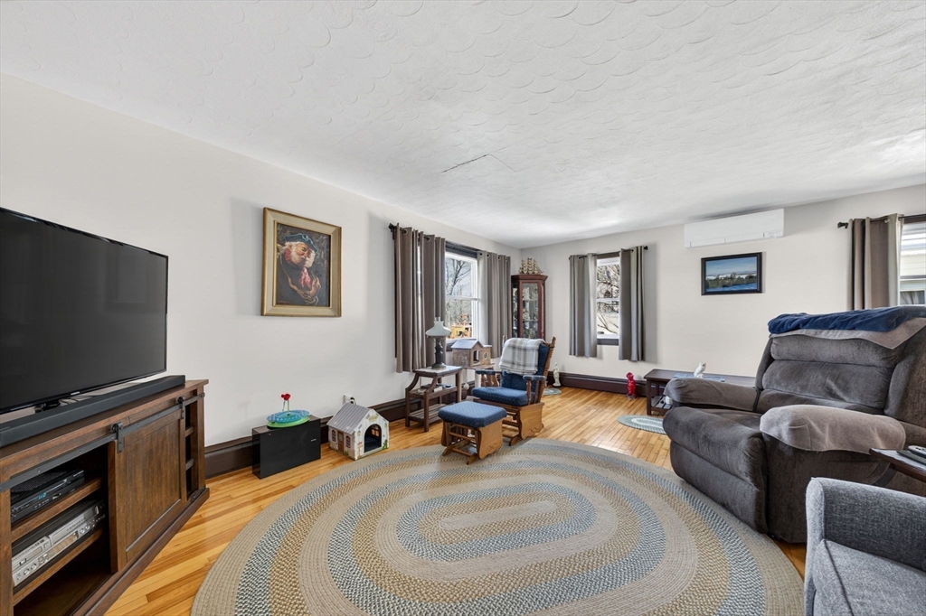 4 Edward Street Webster, MA 01570 - Photo 9 of 42