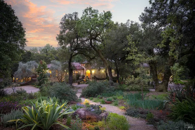 $8,200,000 | 18455 Half Moon Street, Sonoma, CA 95476