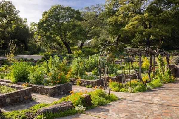 $7,800,000 | 18455 Half Moon Street, Sonoma, CA 95476