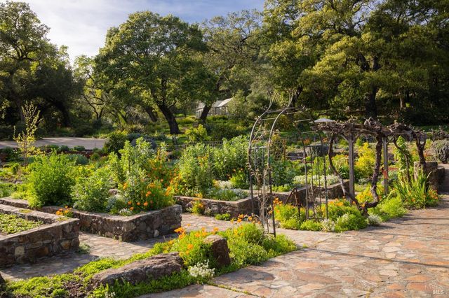 $8,200,000 | 18455 Half Moon Street, Sonoma, CA 95476