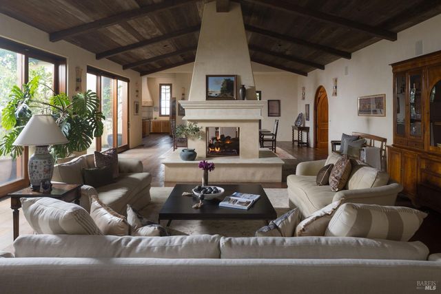 $8,200,000 | 18455 Half Moon Street, Sonoma, CA 95476