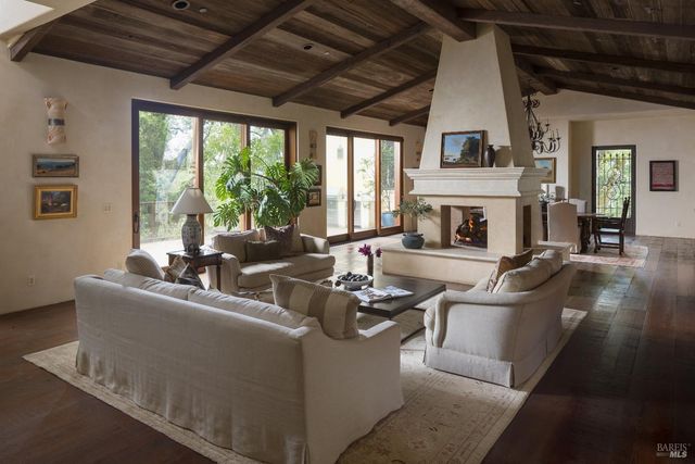 $8,200,000 | 18455 Half Moon Street, Sonoma, CA 95476