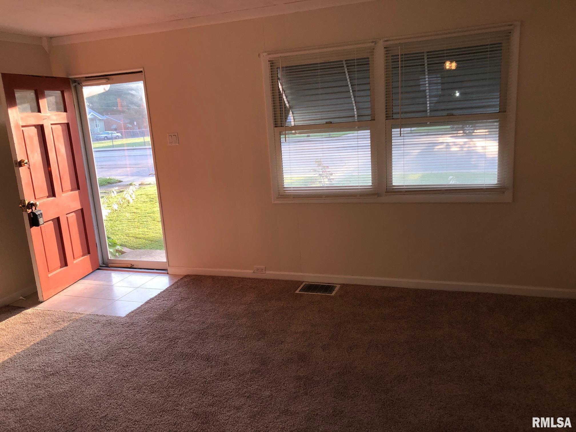 2061 North 8th Street Springfield, IL 62702 - Photo 8 of 24
