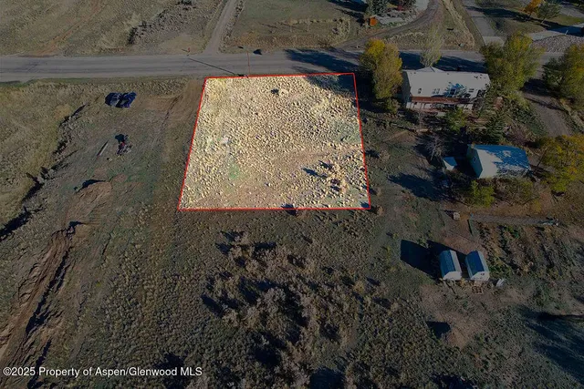 a view of residential houses with outdoor space