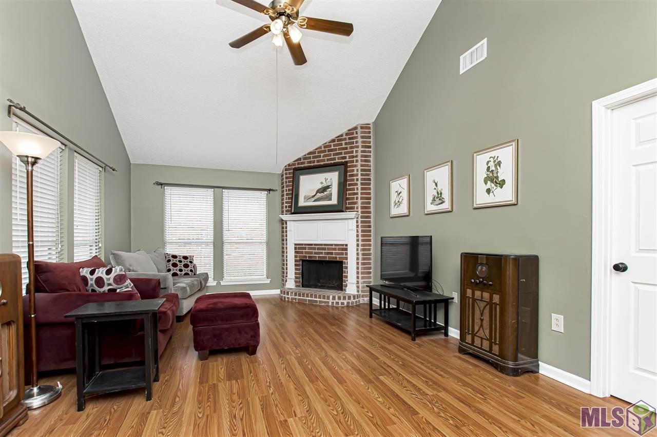 2044 Maple Ridge Avenue Baton Rouge, LA 70816 - Photo 2 of 32