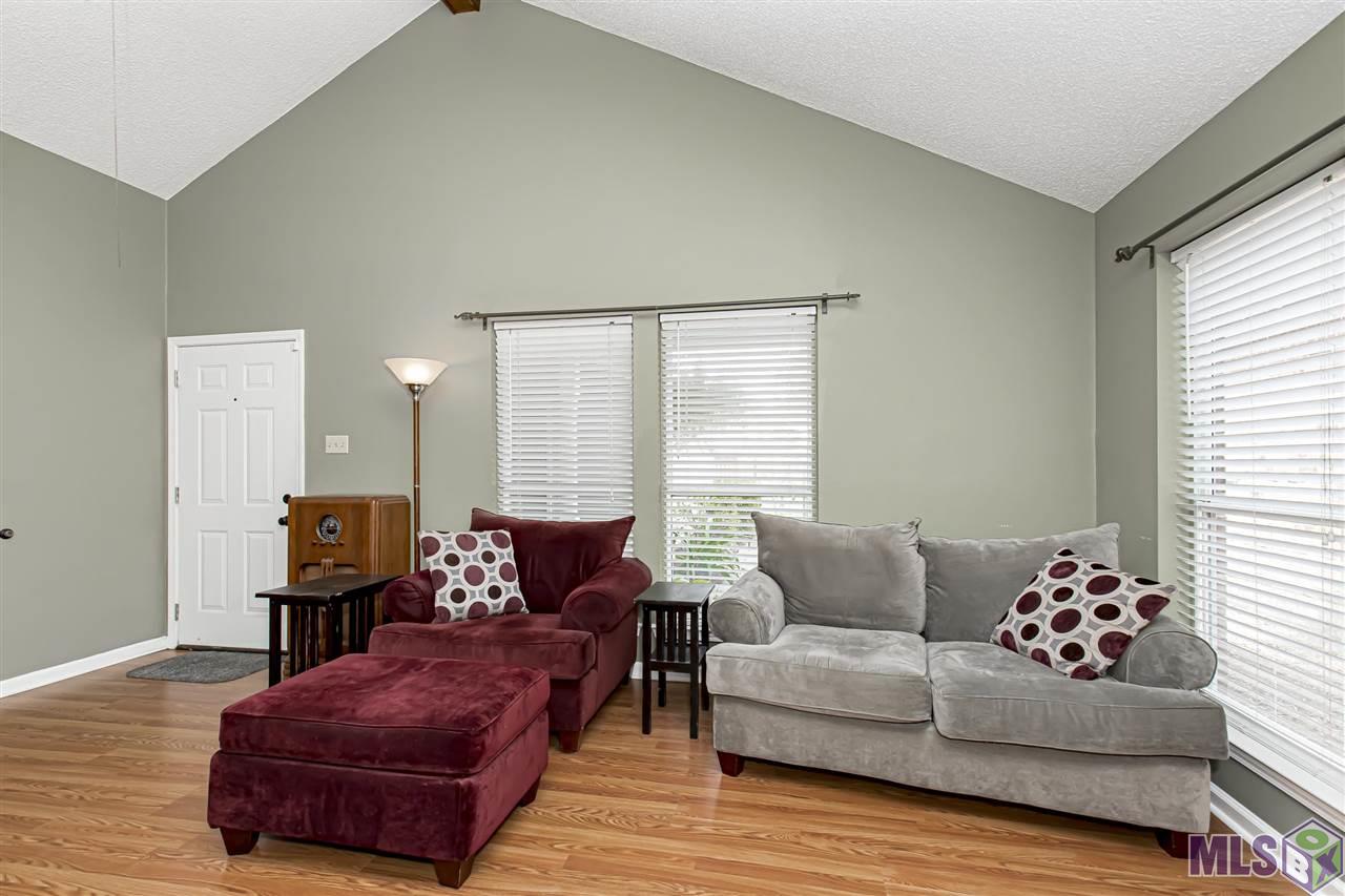 2044 Maple Ridge Avenue Baton Rouge, LA 70816 - Photo 4 of 32