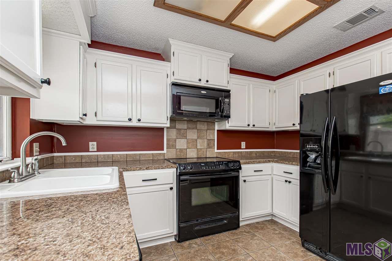 2044 Maple Ridge Avenue Baton Rouge, LA 70816 - Photo 7 of 32