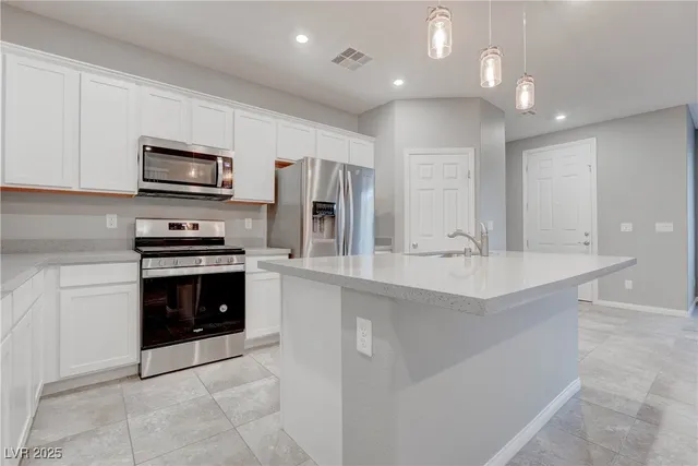 $2,400 | 10673 Sariah Skye Avenue, Las Vegas, NV 89166