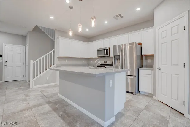 $2,400 | 10673 Sariah Skye Avenue, Las Vegas, NV 89166
