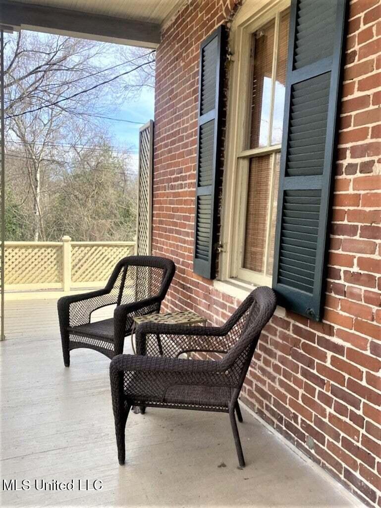 910 Washington Street Natchez, MS 39120 - Photo 2 of 12 20250723145731435730000000-o.jpg 910 new