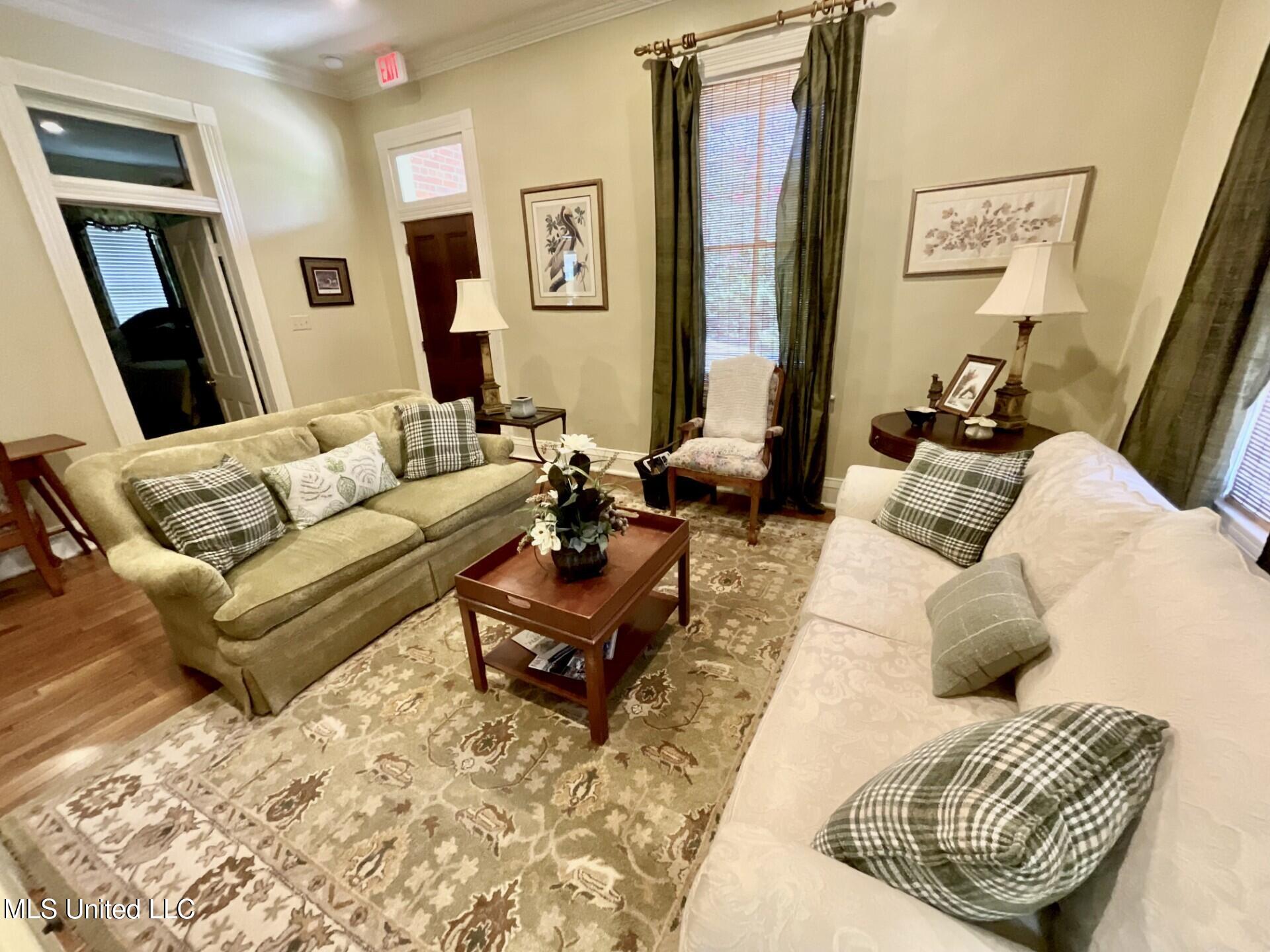 910 Washington Street Natchez, MS 39120 - Photo 3 of 12 910 new 5