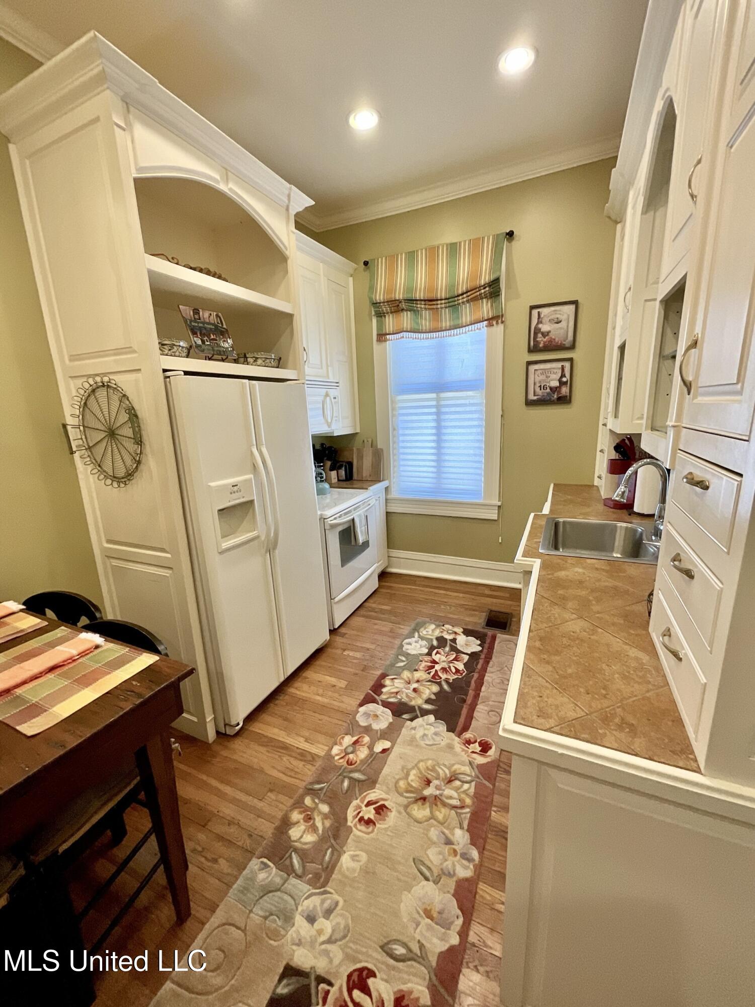 910 Washington Street Natchez, MS 39120 - Photo 8 of 12 910 new 7