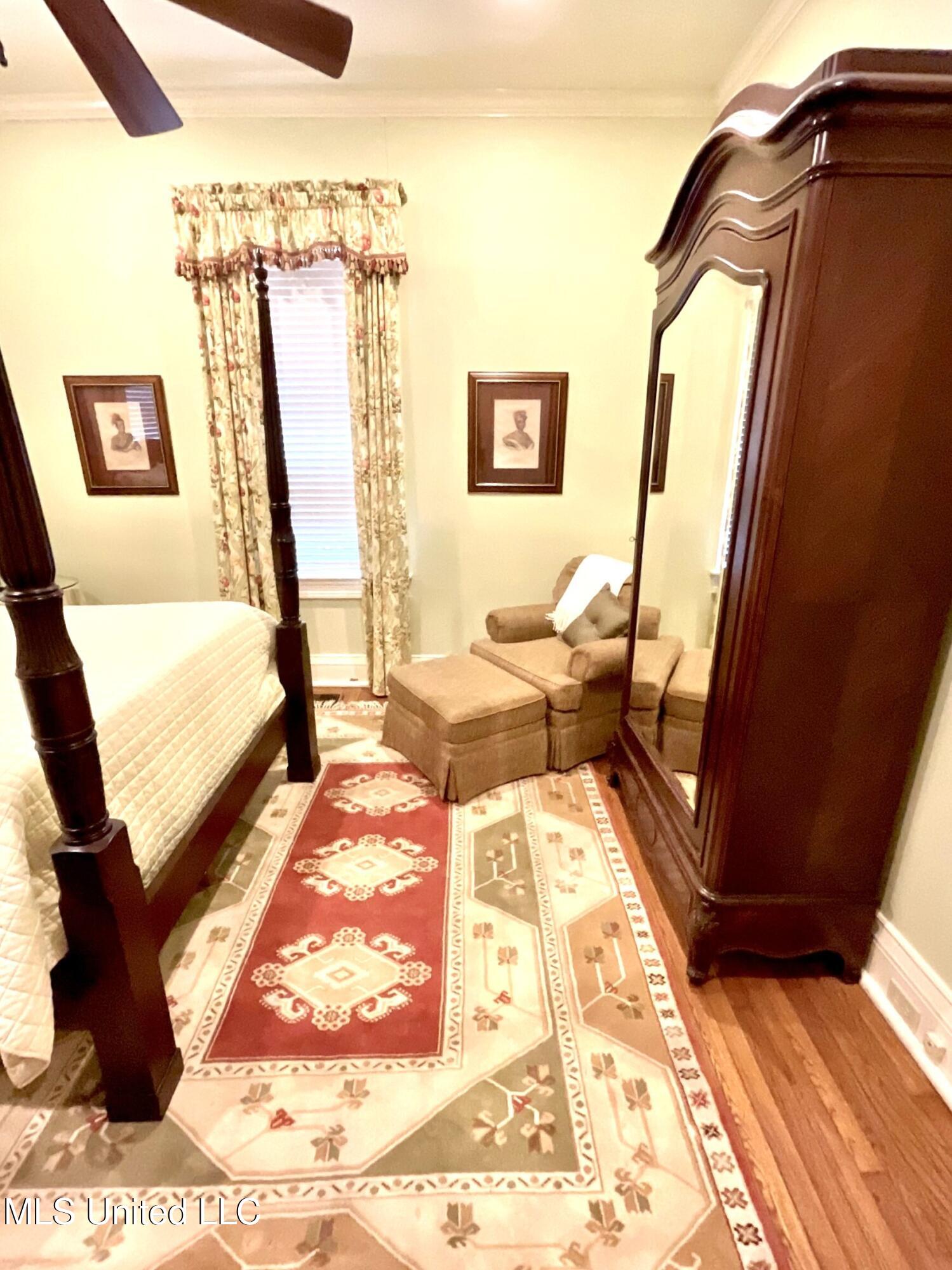 910 Washington Street Natchez, MS 39120 - Photo 10 of 12 thumbnail_IMG_0998.jpg 910 b