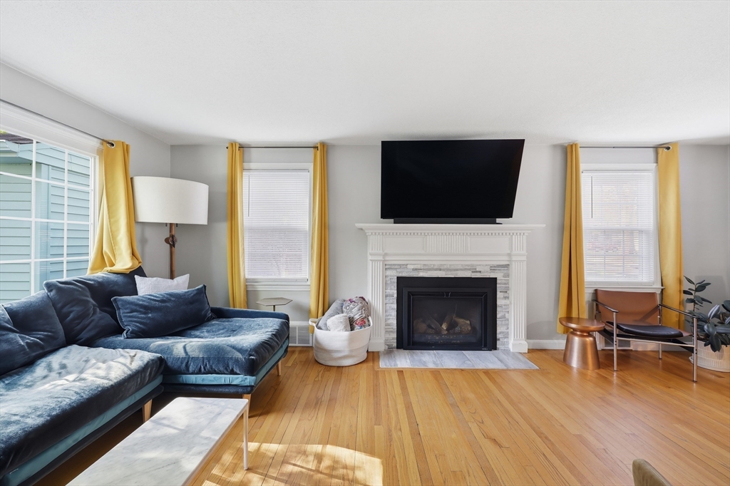 145 Chalmers Street Springfield, MA 01118 - Photo 11 of 40