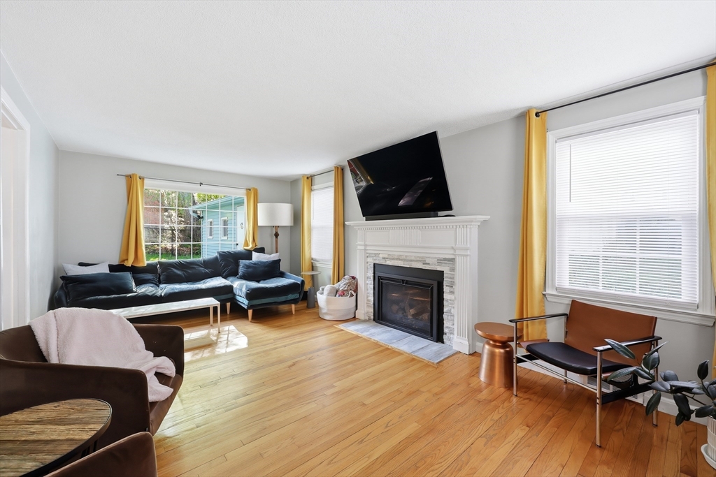 145 Chalmers Street Springfield, MA 01118 - Photo 13 of 40