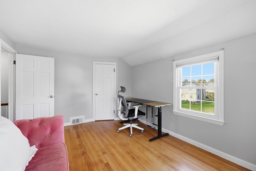 145 Chalmers Street Springfield, MA 01118 - Photo 23 of 40