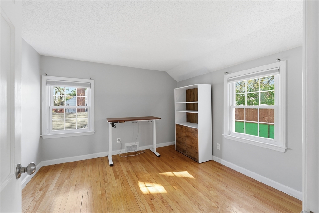 145 Chalmers Street Springfield, MA 01118 - Photo 24 of 40