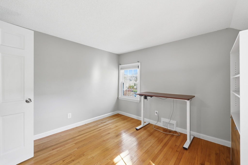 145 Chalmers Street Springfield, MA 01118 - Photo 25 of 40