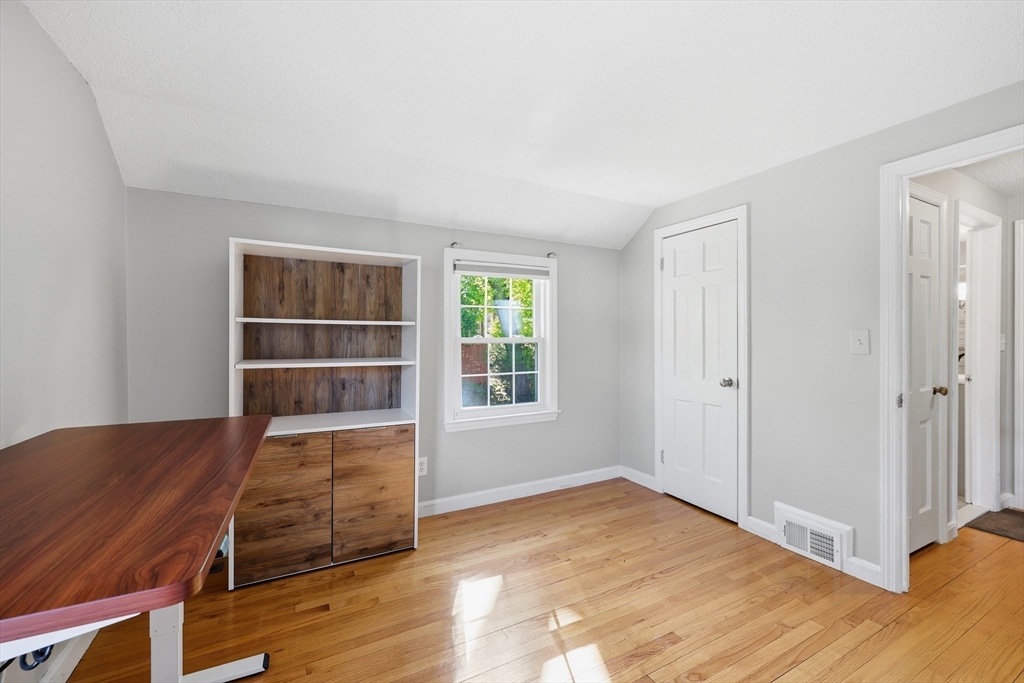 145 Chalmers Street Springfield, MA 01118 - Photo 26 of 40