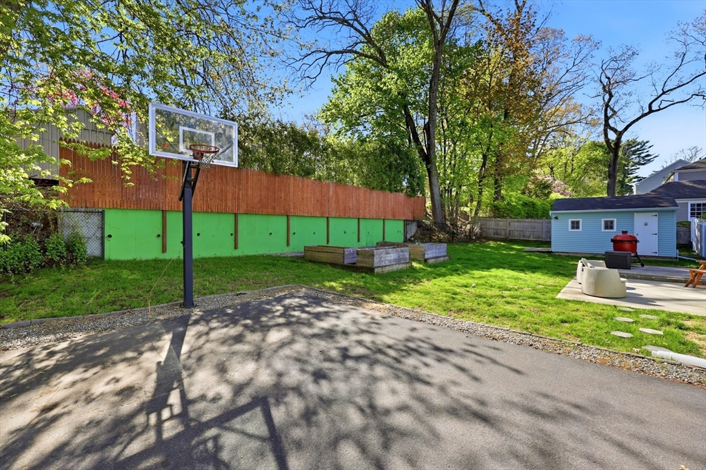 145 Chalmers Street Springfield, MA 01118 - Photo 34 of 40