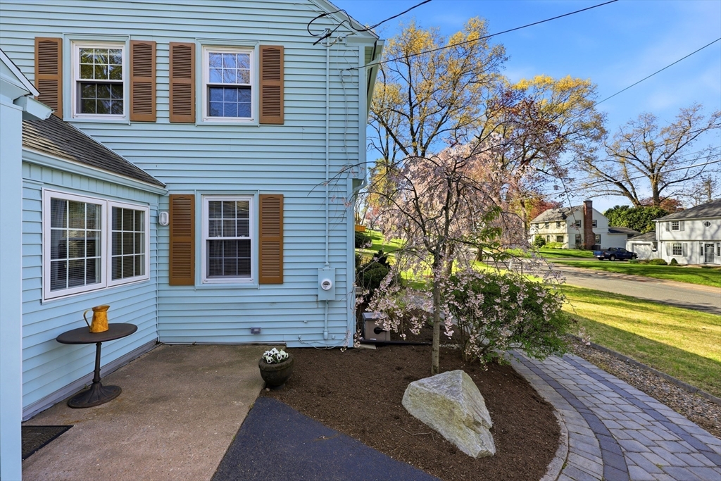 145 Chalmers Street Springfield, MA 01118 - Photo 36 of 40