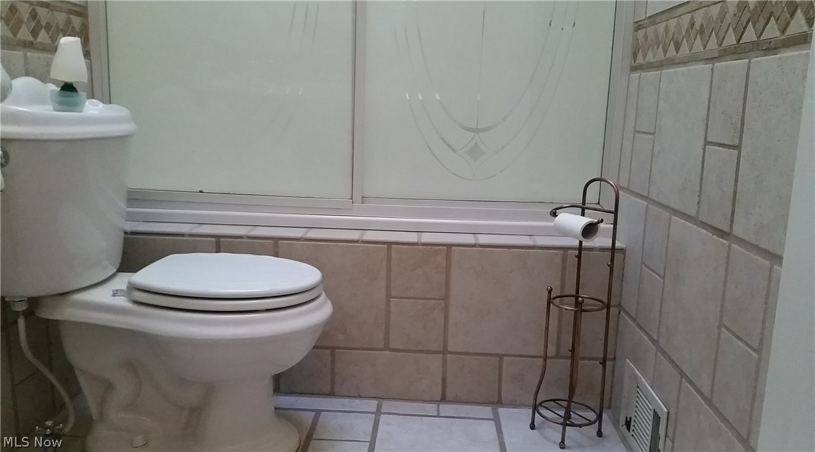 30229 Forestgrove Road Willowick, OH 44095 - Photo 9 of 16 Main Bathroom
