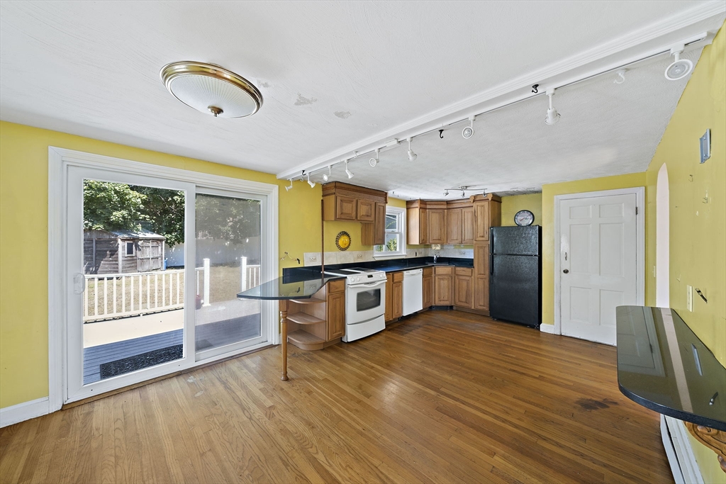 286 Broad Street Weymouth, MA 02188 - Photo 3 of 33