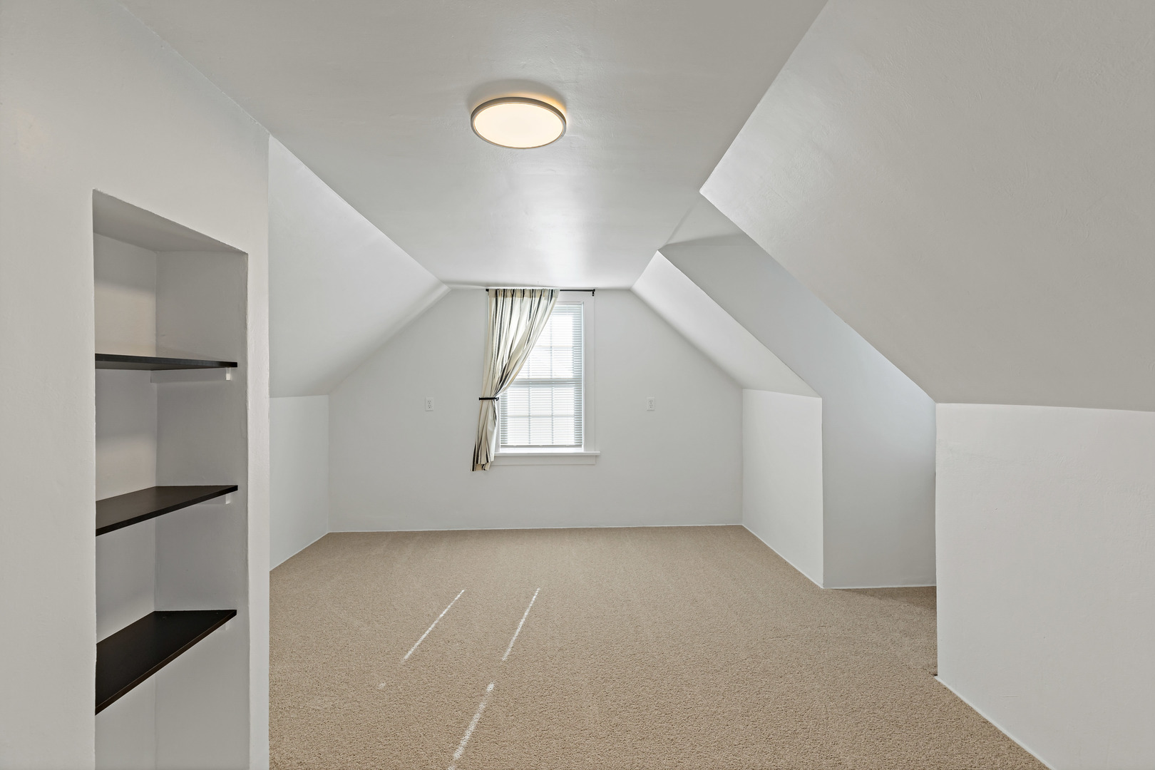 3634 177th Street Lansing, IL 60438 - Photo 12 of 15 an empty room with windows and closet