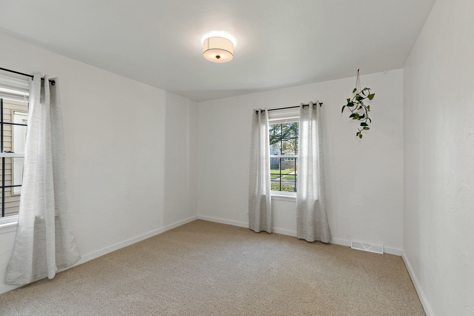 3634 177th Street Lansing, IL 60438 - Photo 2 of 15 an empty room with windows
