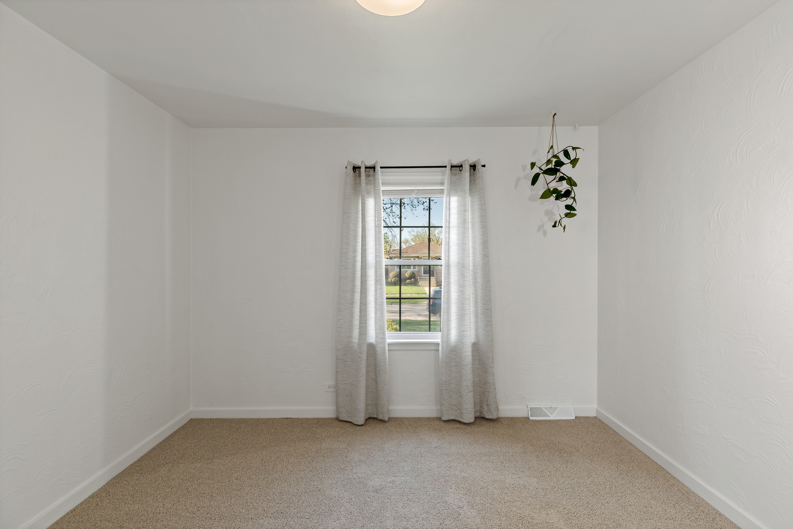 3634 177th Street Lansing, IL 60438 - Photo 3 of 15 an empty room with windows