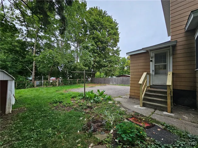 $260,000 | 305 Highland Avenue, De Witt, NY 13057