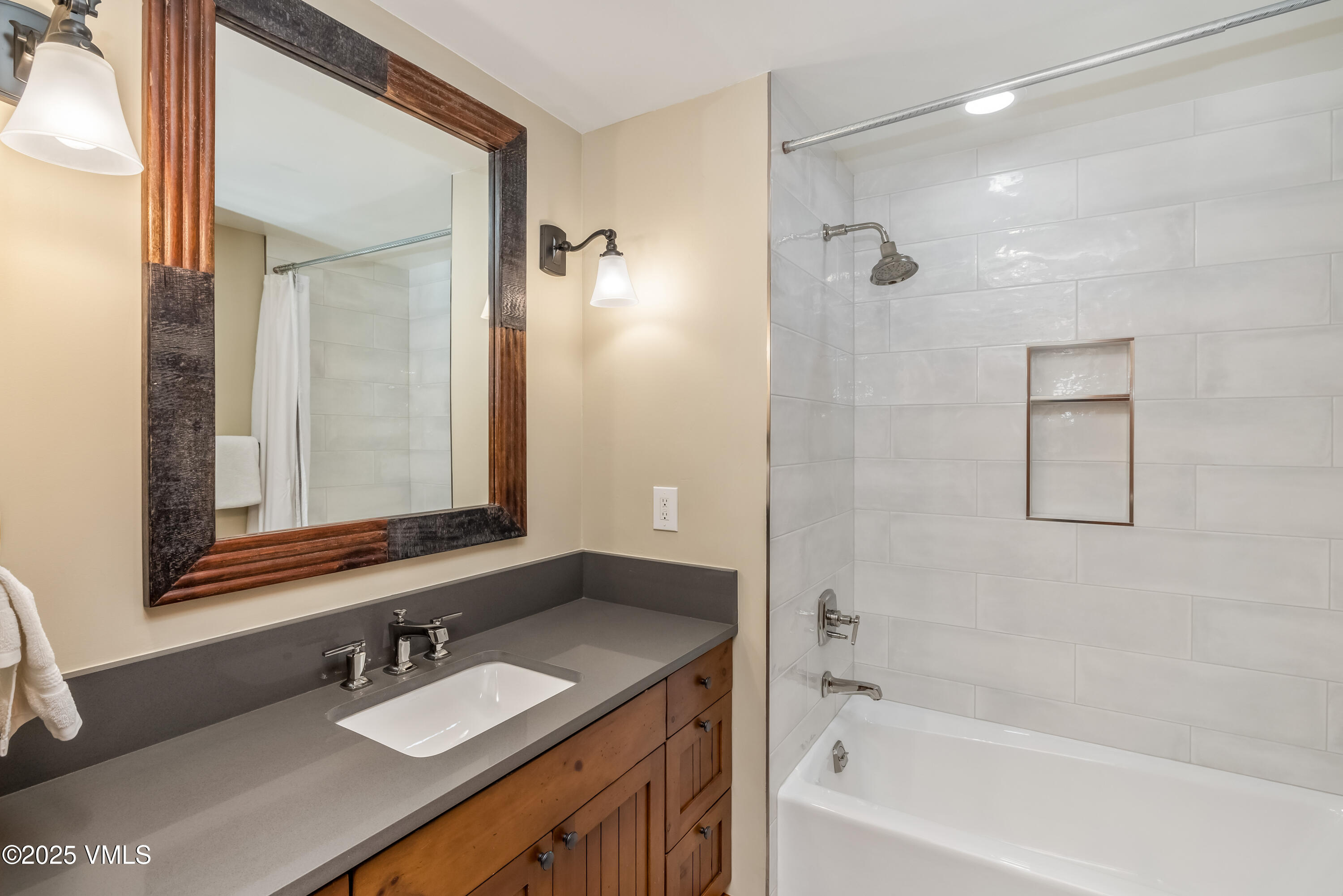 204 Bear Paw, Unit D6 Avon, CO 81620 - Photo 17 of 29 138A0139_1