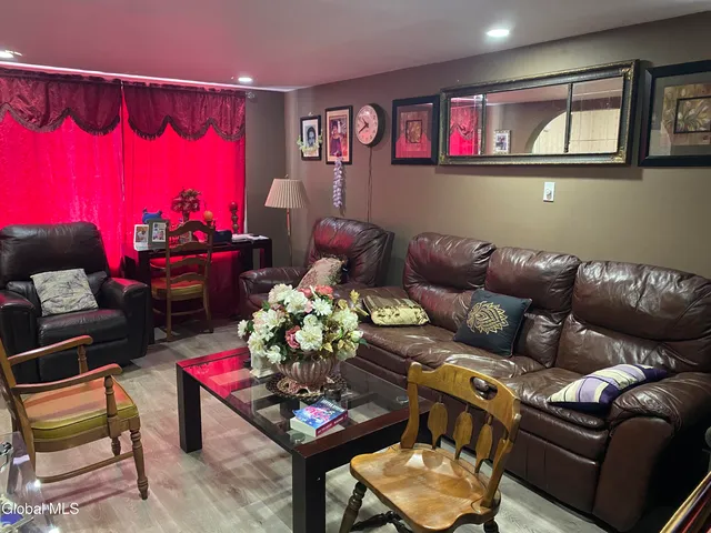 $234,900 | 817 Holland Road, Schenectady, NY 12303