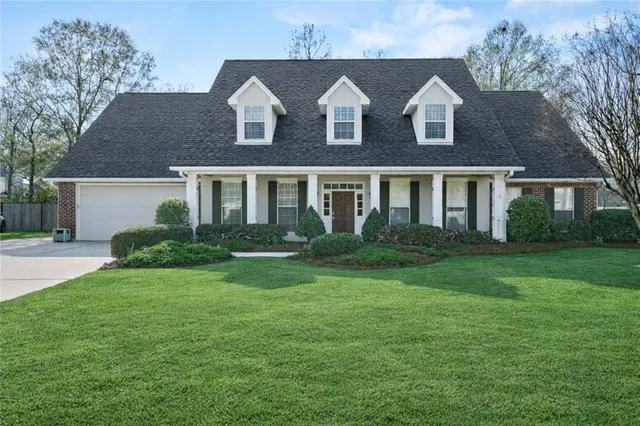 $558,000 | 1303 Woodmere Drive, Mandeville, LA 70471