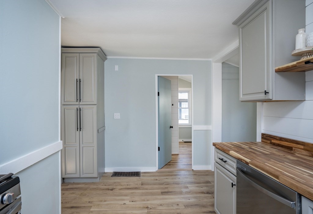 127 Pinehurst Drive Wareham, MA 02571 - Photo 26 of 40 a kitchen with stainless steel appliances granite countertop a refrigerator and a stove top oven
