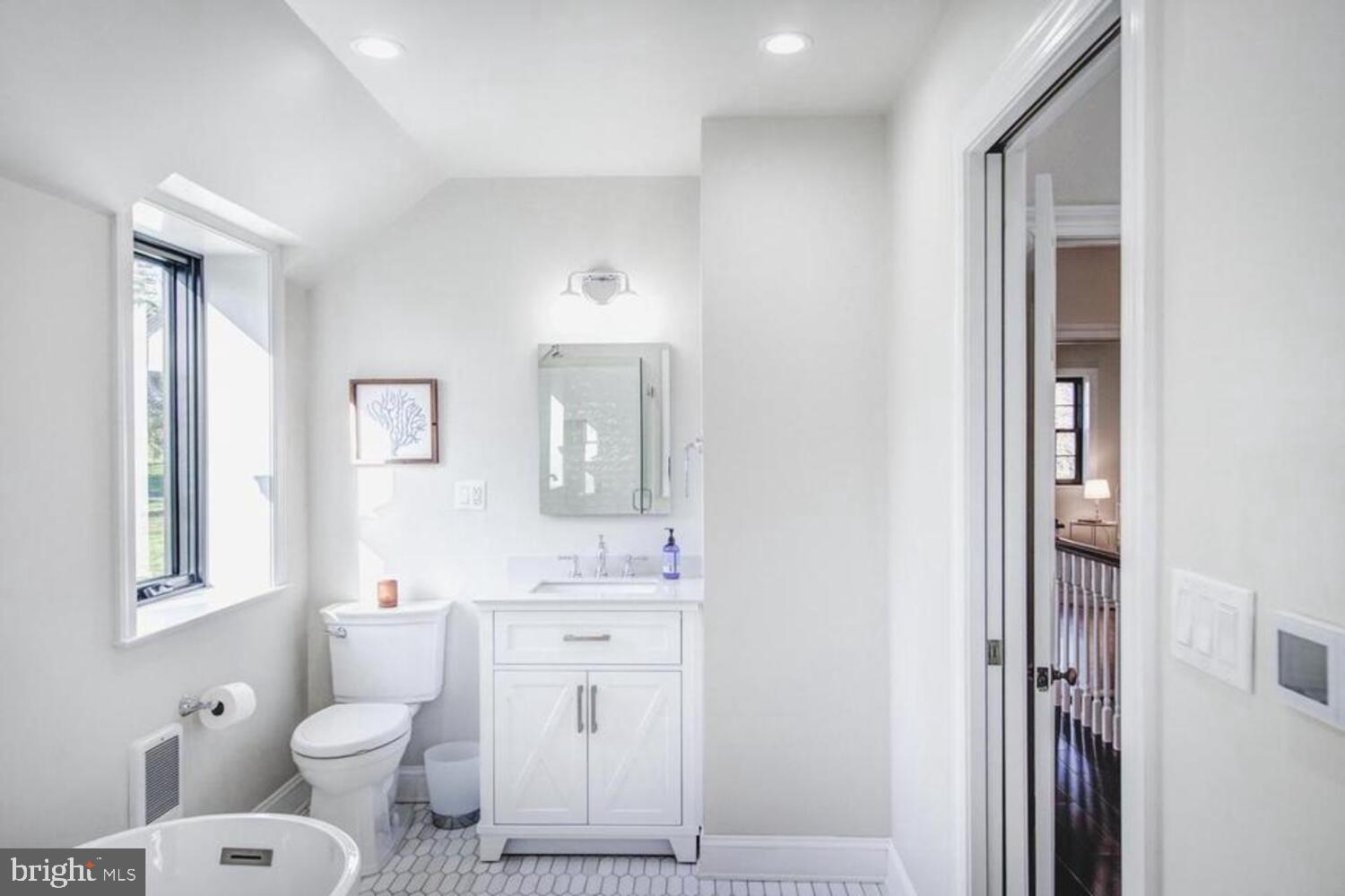 401 East Mill Road Flourtown, PA 19031 - Photo 23 of 33 En Suite main bath